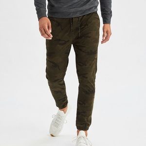 American Eagle Joggers Camo Green Joggers!